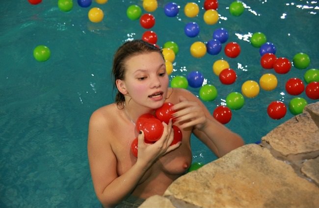 Family nudism photo in the water park | Naturist Gallery