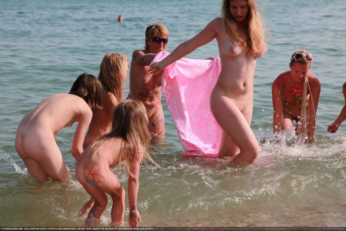 Nudists celebrate the feast of their god, the patron of nudists - Neptune Day photo | Naturist Gallery