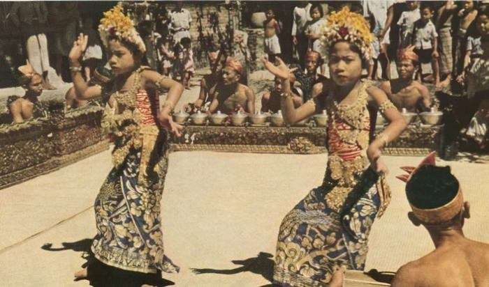 Legong: Dance of the Virgins 1935 [Bali India] Naturism vintage film | Naturist Gallery